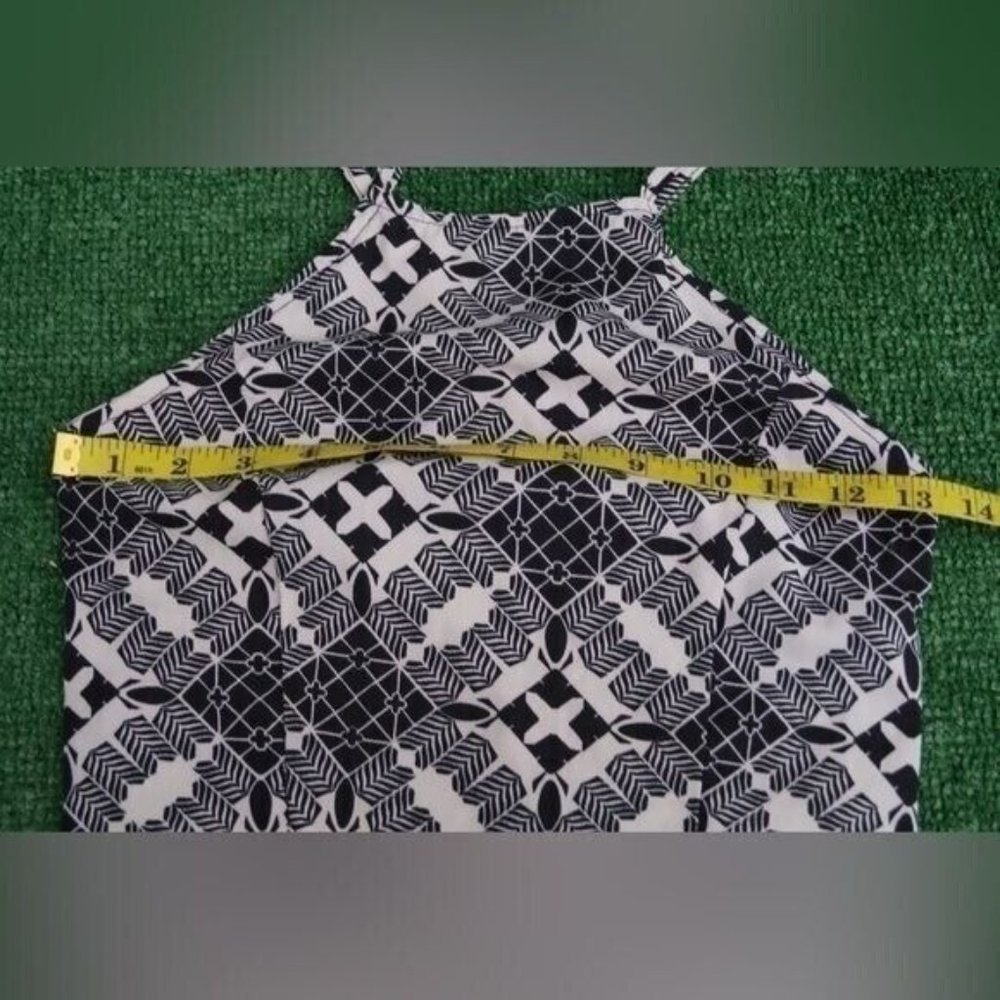 Black and white cropped top with smocked back Size XS - Picture 3 of 9